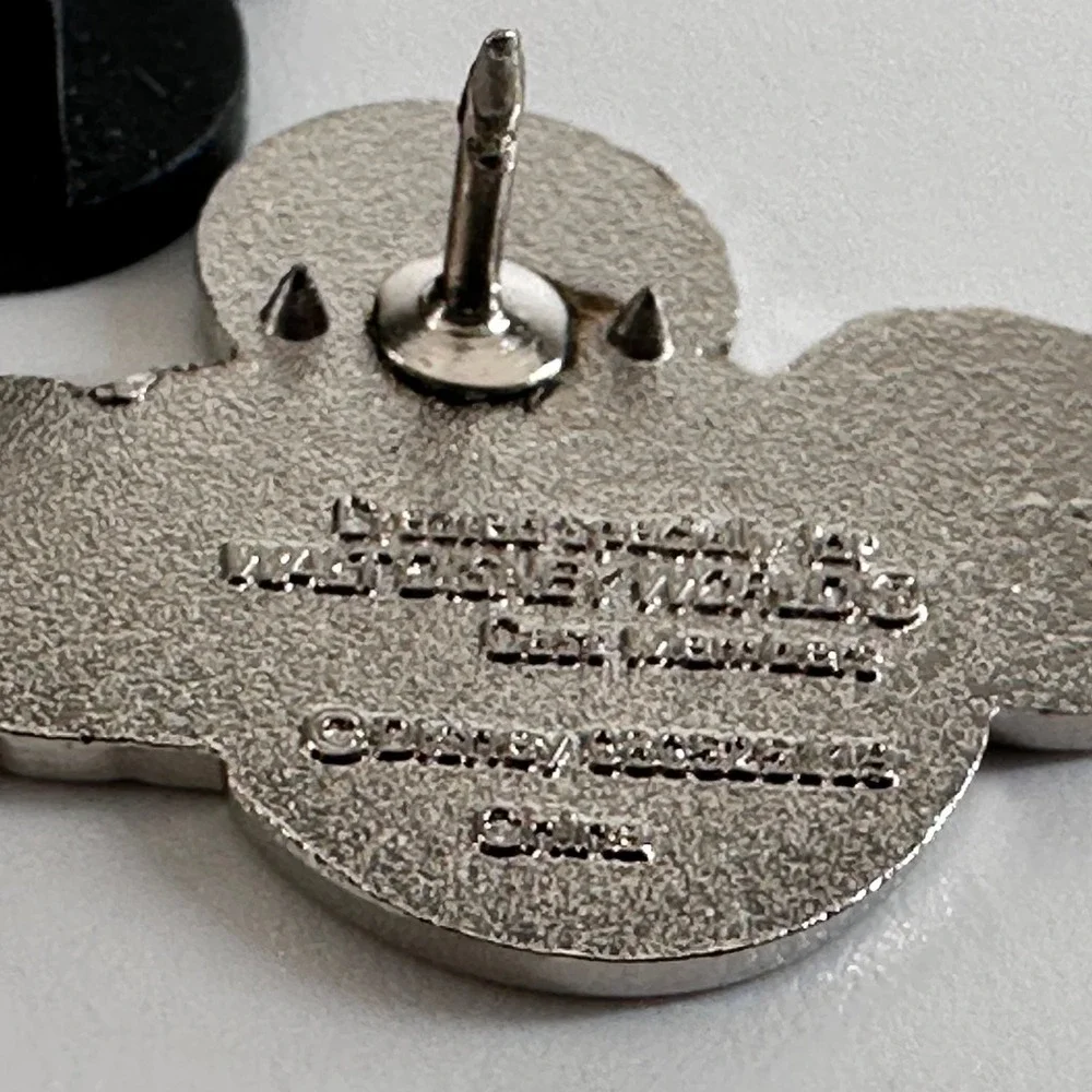 Mickey Mouse Disney Difference Key Pin WDW Cast Member Exclusive 2015 PP111166